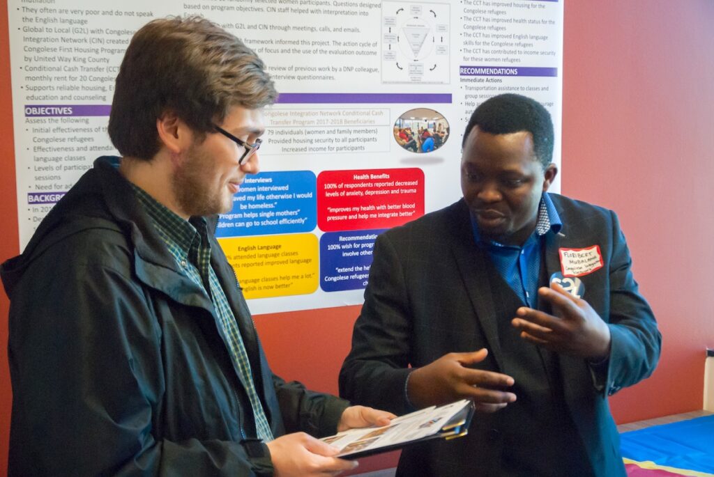 Floribert Mubalama from Congolese Integration Network talks with a guest.